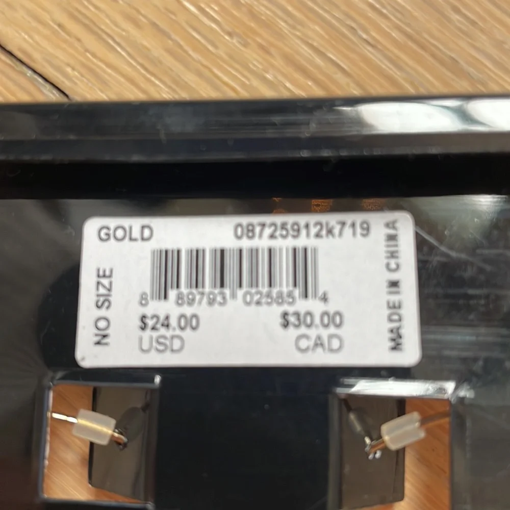 NWT BCBGeneration Gold Earings - Picture 4 of 6